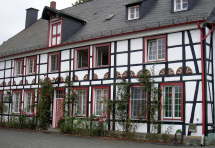 Zuschnitt P9080027 Haus von Papen