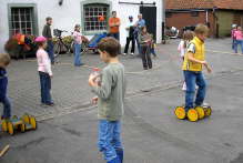 Zuschnitt  P9080006 Spiele auf Rollen